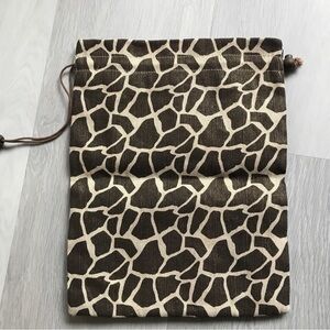 AMICI ACCESSORIES BROWN GIRAFFE PATTERN DRAWSTRING DUSTBAG